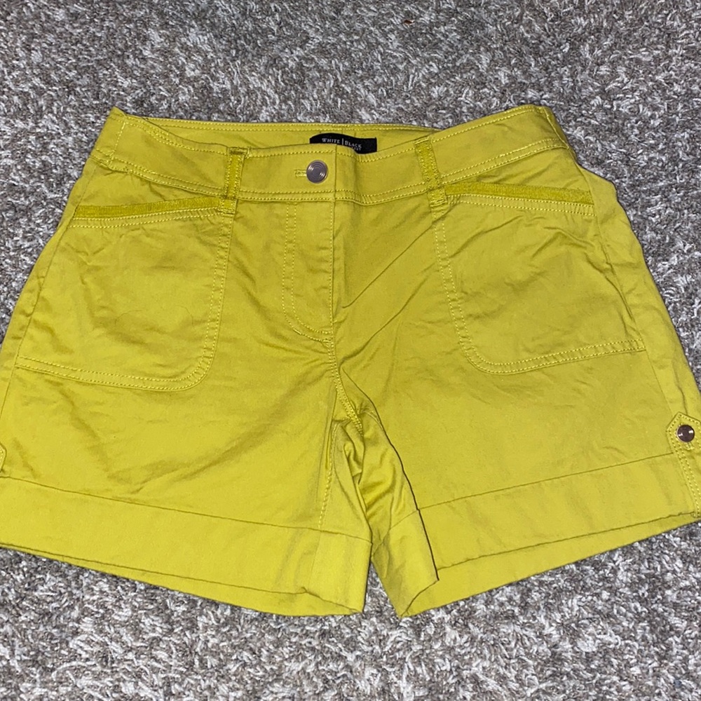 Sz. 4 White House Black Market Shorts